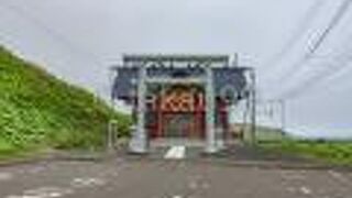 「宗谷岬神社」は宗谷岬から道路を渡ってすぐのところにあります