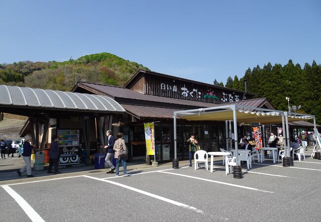 新潟県との県境に近い道の駅 （道の駅 白い森おぐに） 