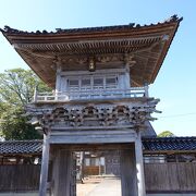 見事な楼門が印象的な曹洞宗寺院