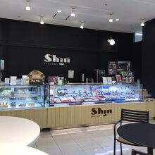 広い店舗ですね