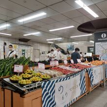 コンコースで物産展が開かれていました。