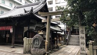 入口の道祖神がかわいい！