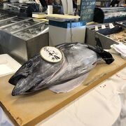 マグロの解体ショー