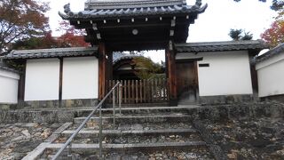 「関山国師洗脚石」があるそうですが非公開で見ることは出来ず