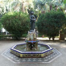 公園内には噴水も