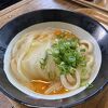 長い行列のうどん屋
