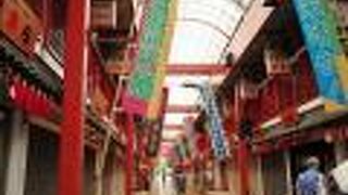 浅草らしさを感じる商店街です