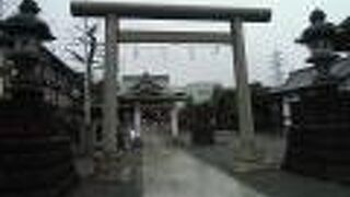 古い神社だが、今や場所柄、航空安全の神様　