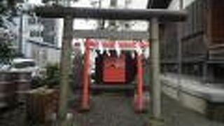 小さな境内社にもエピソードがあります