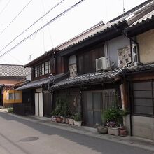 重厚な商家の佇まいです