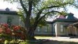 内部の見学には予約が必要