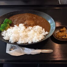カレーライス500円の大盛り100円増し