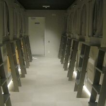 キャビンが並ぶ客室通路の様子