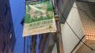 教会へ向かう商店街