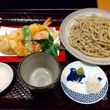 天せいろ1800円、蕎麦が旨い、天ぷらも極上