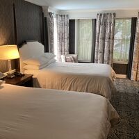 客室から窓側を臨む