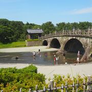 江戸時代末期に架けられていた石橋は石橋記念公園にある