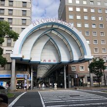 西は「兵庫町アーケード」