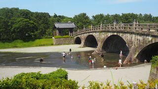 江戸時代末期に架けられていた石橋は石橋記念公園にある