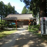 中尊寺金色堂の北側に鎮座する白山神社神楽殿