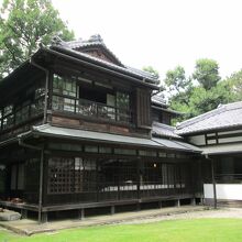 庭園より見る高橋是清邸家屋