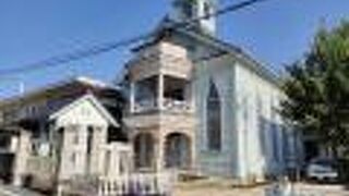 周囲に溶け込んだ県内最古の教会建築