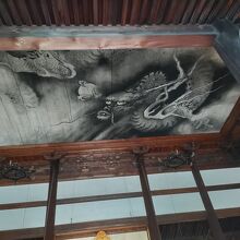 本堂の天井画。