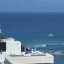 沖合に曳航される潜水艦②