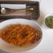 今回はチキンライス（600円・スープ付）をオーダーしました。