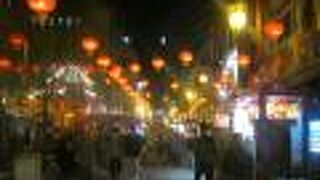 夜はかなり賑わっていました