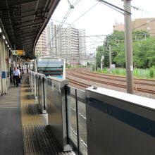 止まるのは京浜東北線だけです