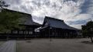 巨大なお堂が圧巻