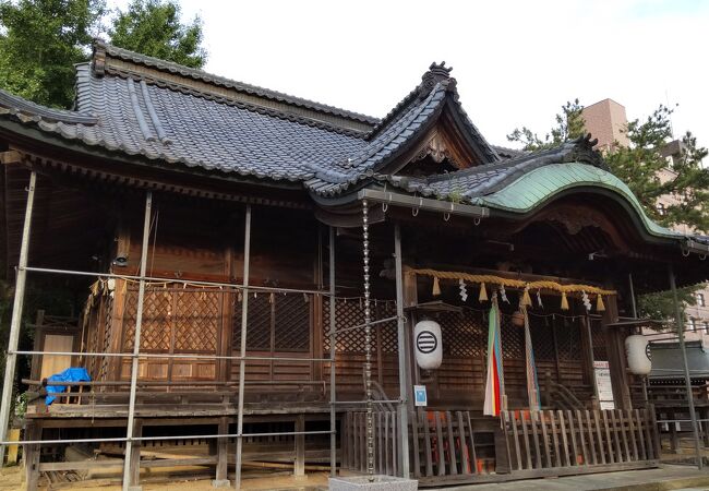 唐破風造りの神社