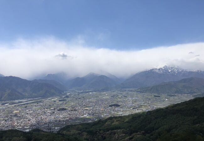 北アルプスと大町市街が見渡せます