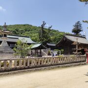 吉備津神社より境内はスッキリしている