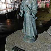 静岡駅北口に立地の、若き日の徳川家康像