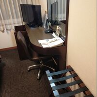 荷物置き、デスク周り