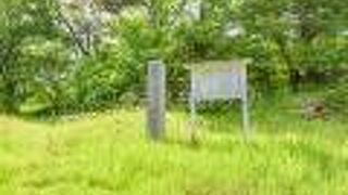 「桂ヶ岡砦跡」は史跡に指定されています