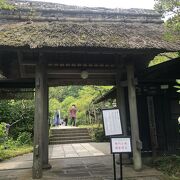 北条時宗の妻覚山志道尼が1285年に創建、「駆け込み寺」として名高い