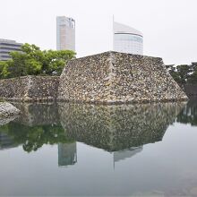 内濠と本丸の天守台