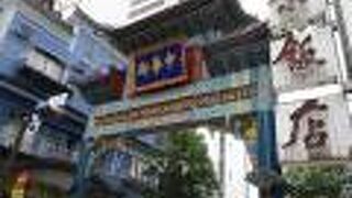 青龍神を祀る牌楼です。