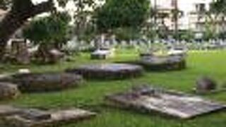 俗称「ウランダ墓」