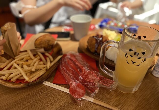 虎ノ門駅:フライドチキンとメンチカツ