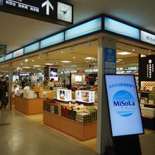 広い売り場面積。