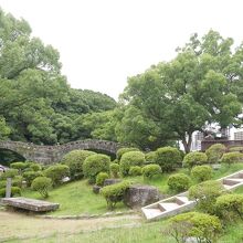 公園風景。写真奥が眼鏡橋。