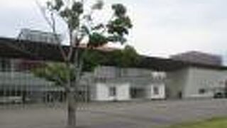 名前は市の木から。