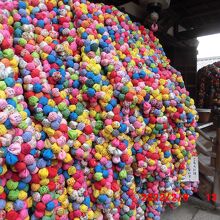 「くくり猿」の大群