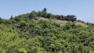 西門周辺を復元してくれたおかげで分かりやすい古代山城となっている。