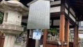 街中にいきなりある寺