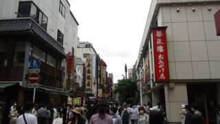 テイクアウト店が賑わってます。